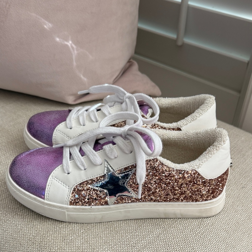 ⭐️ BARELY WORN Steve Madden Girl’s Sneakers | size 4